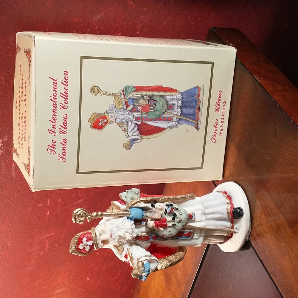 The International Santa Claus Collection "The Netherlands Sinter Klaas" SC01 UEC